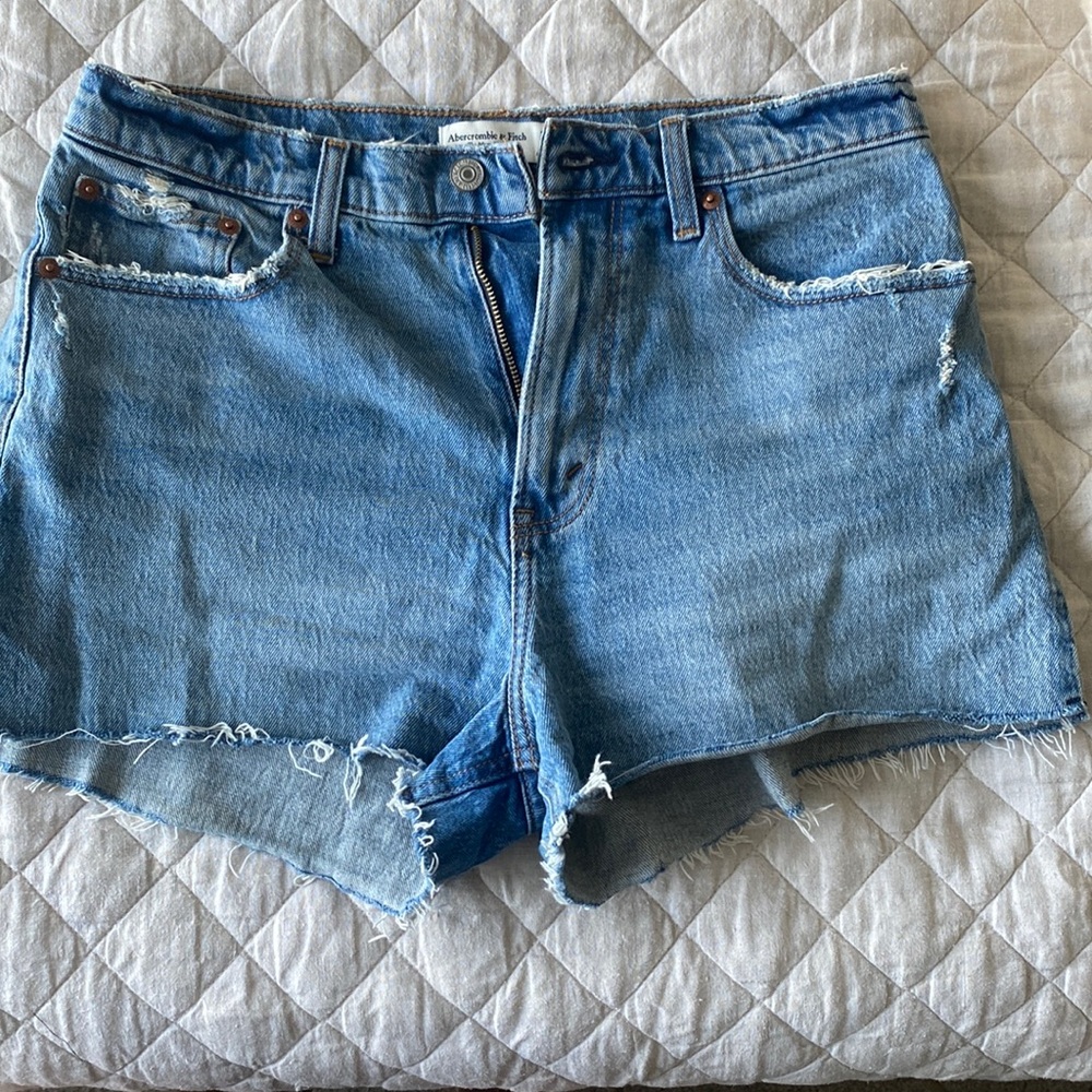 A&F ‘The Mom Short’ High Rise